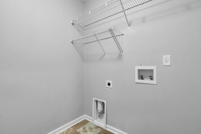 Building Photo - 5-Bedroom Buckhead East Home with Modern Kitchen & Large Fenced Yard