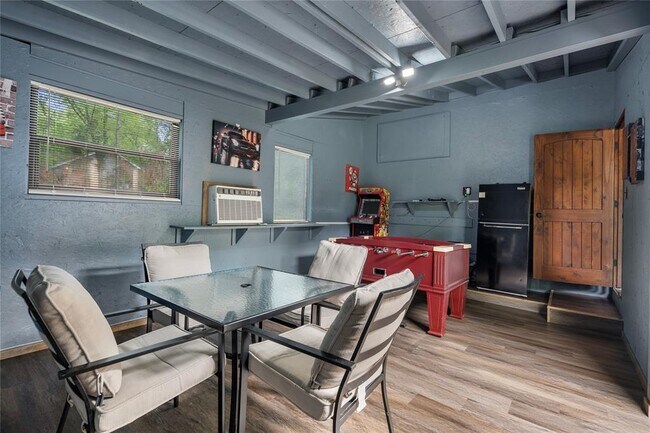 Building Photo - 358 Bridgeview Dr