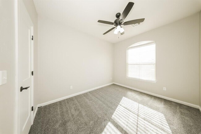 Building Photo - 2517 SE 38th St