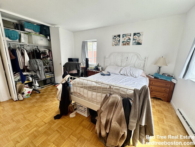 Building Photo - 2 Larose Pl