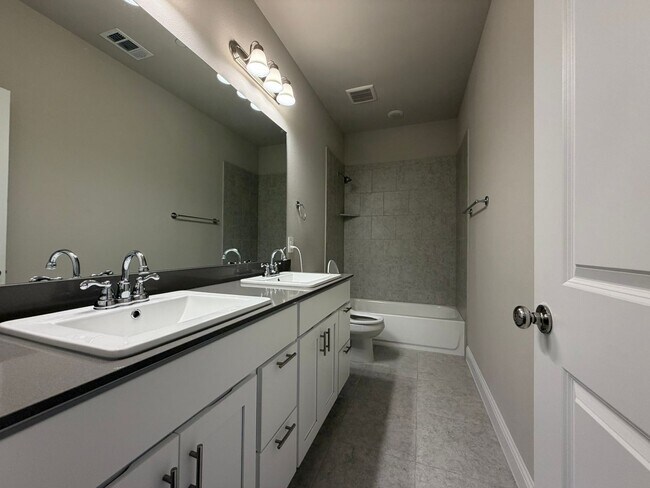 Building Photo - 624 Hutchinson Ln