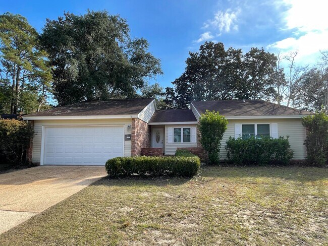 Primary Photo - 606 Bayou Ln