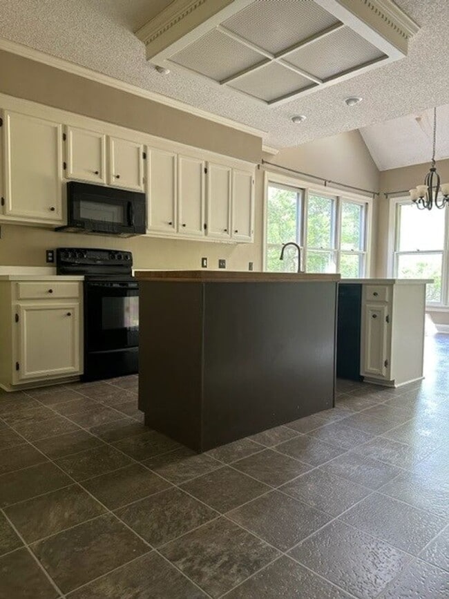 Building Photo - Maplewood