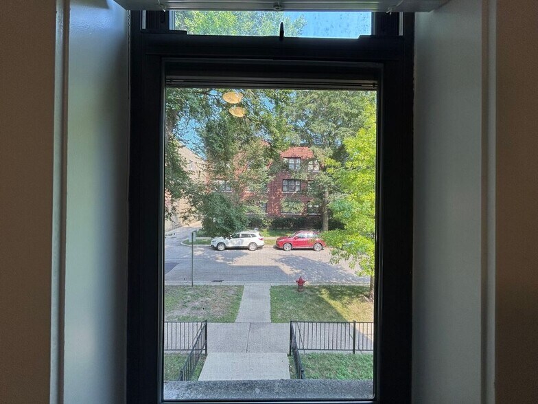 Building Photo - 1128 Maple Ave