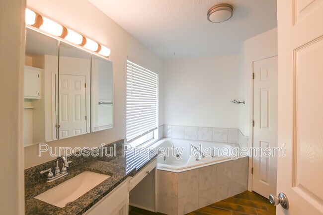 Building Photo - 1121 SW 99th Terrace