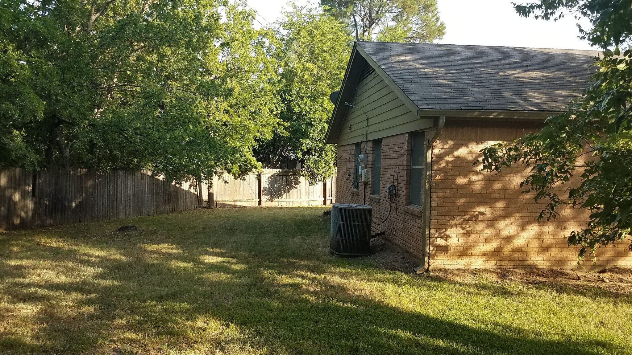 Building Photo - 2927 Lawrence St