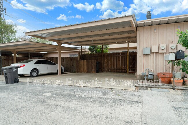 Building Photo - 10958 Crown Pk Ln