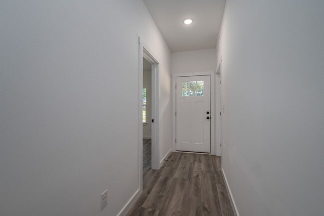 Building Photo - Your New Home Awaits in Hickory!