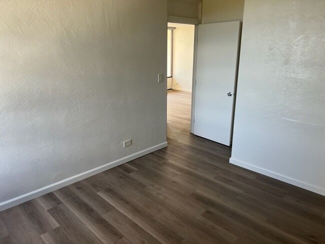 Building Photo - Pearl One - Fully Upgraded,Two Bedroom, On...