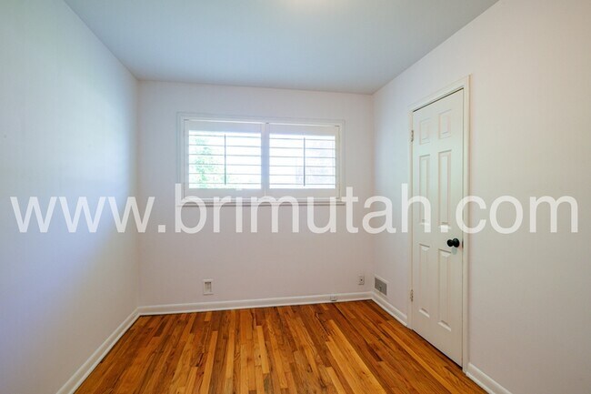 Building Photo - 30 W 1100 S