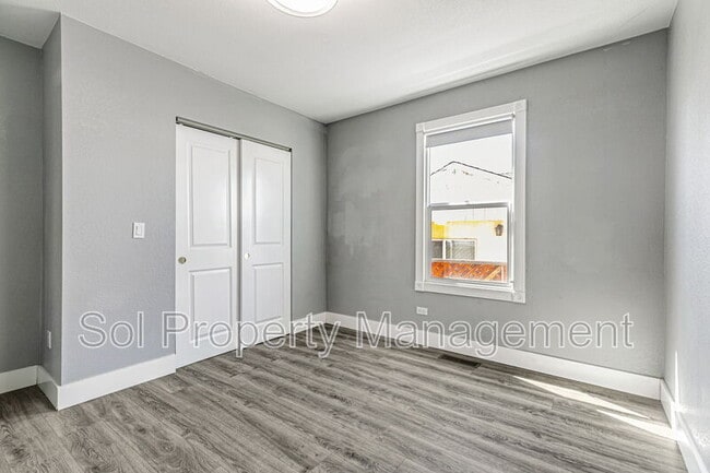 Building Photo - 1030 Vine St