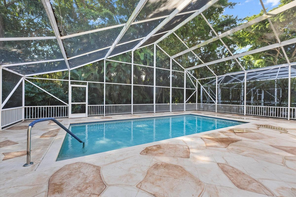 Building Photo - 10860 Fairmont Village Dr