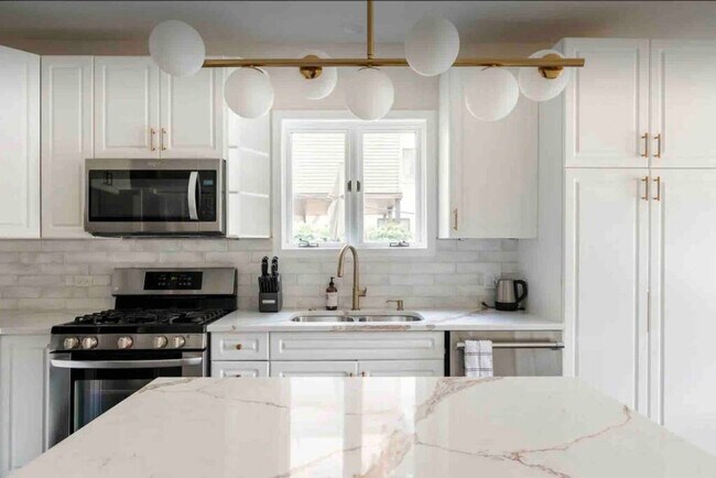 Building Photo - 1501 W Thomas St