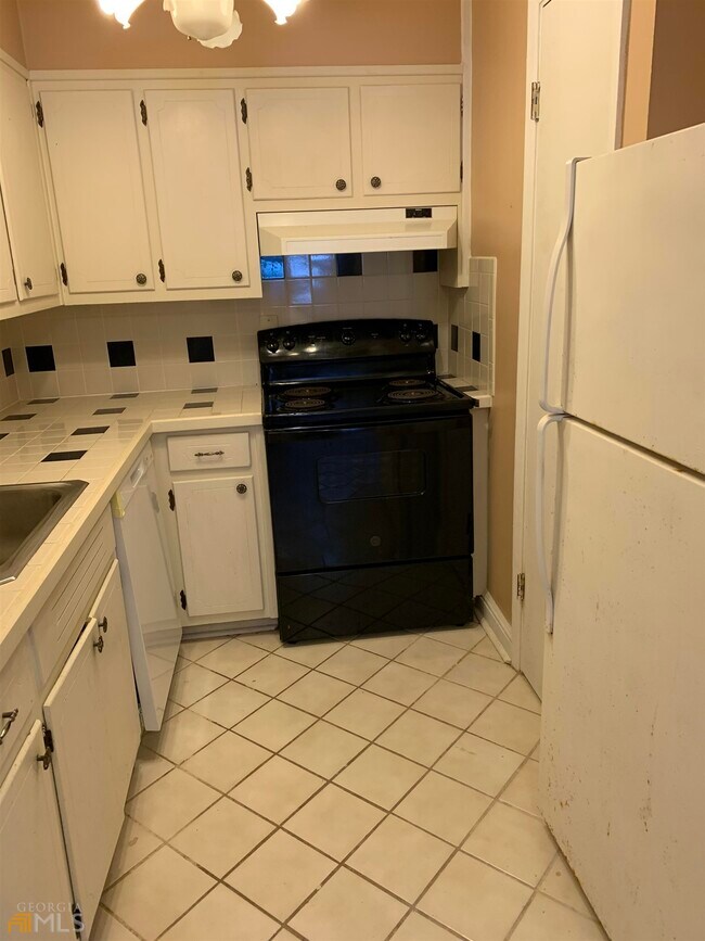 Building Photo - 757 Houston Mill Rd NE