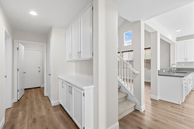 Building Photo - Gorgeous 3 Bedroom In Desired Natomas Park...