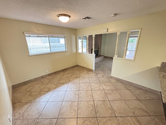 Building Photo - Beautiful single story 3BR/2BA home locate...