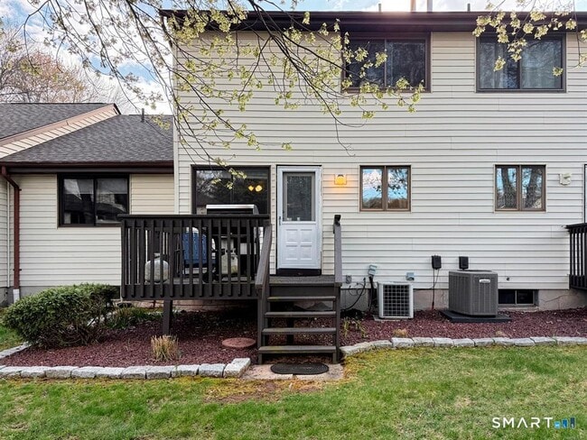 Building Photo - 6 Oak Forest Dr