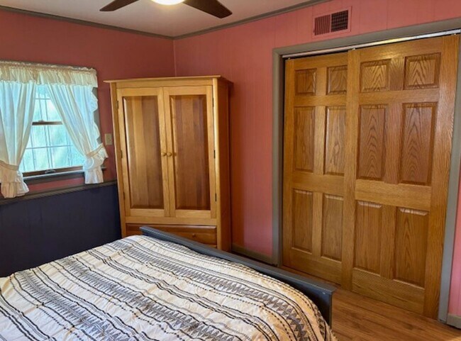 Building Photo - LAKE HOUSE...Furnished & Utilities/Wifi Included