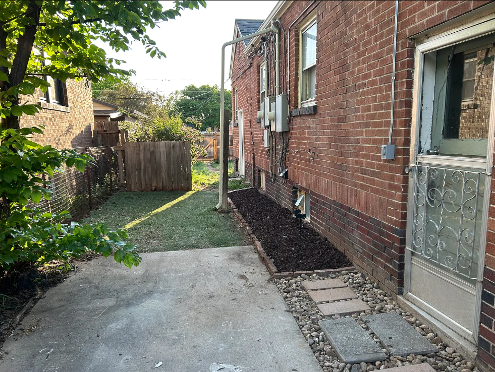 Building Photo - 1436 E Evans Ave
