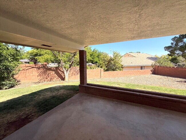 Building Photo - 1149 E Elder Cir
