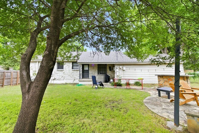 Building Photo - 3500 Corto Ave