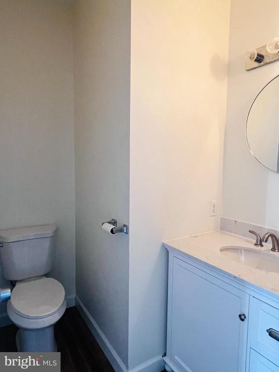 Building Photo - 102 Sweethollow Dr