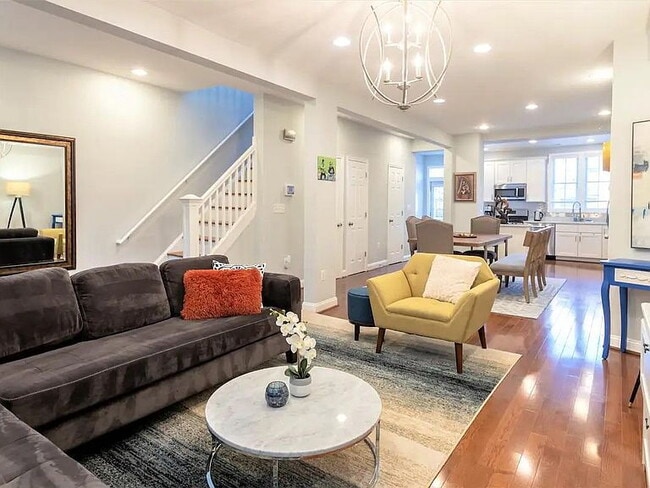 Building Photo - "Spacious 3-Bed, 3-Bath Urban Retreat in Vibrant Washington, DC Neighborhood!"