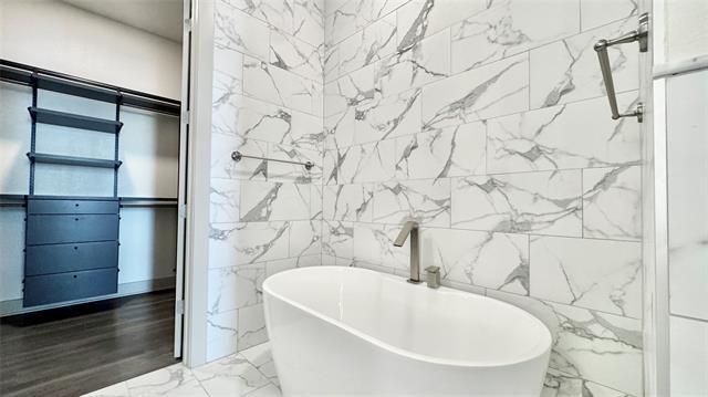 Building Photo - 3330 Oak Grove Ave