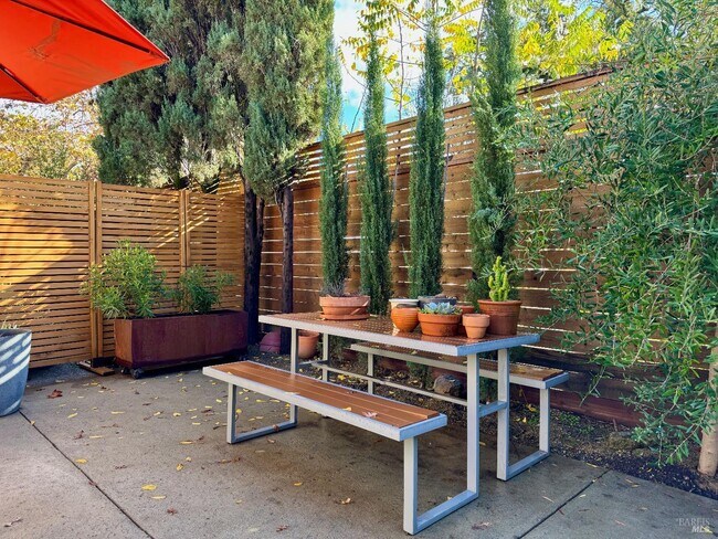 Building Photo - 1813 Fair Way