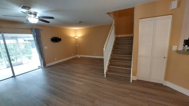Building Photo - 4718 SW 13th Ct