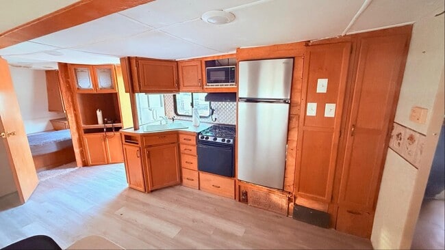 Building Photo - 6806 Treefern Dr