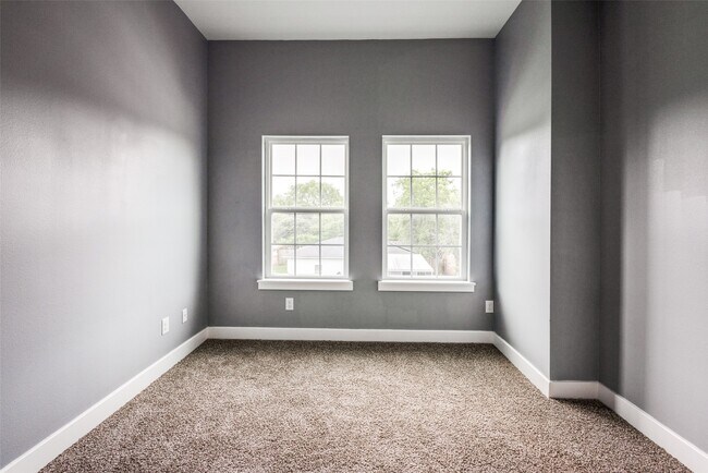 Building Photo - 4927 E Ridge Creek Dr
