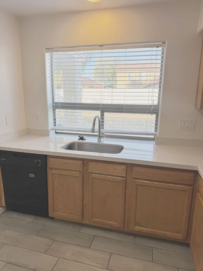 Building Photo - 4 BED, 2.5 BATH HOME IN CIRCLE CROSS RANCH SAN TAN VALLEY, AZ