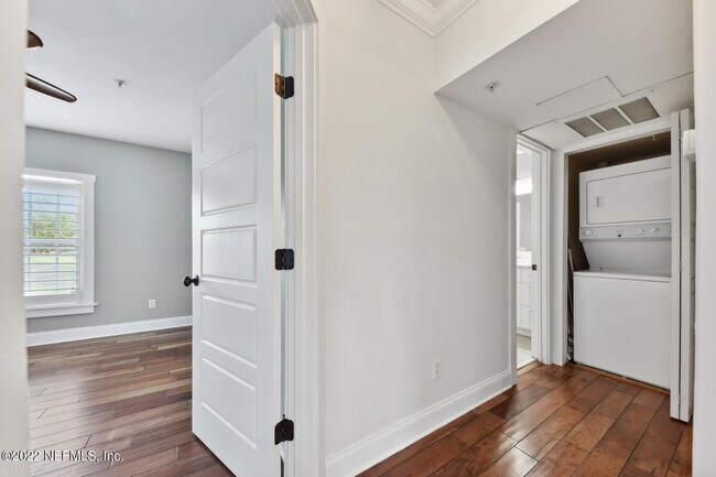 Building Photo - 1701 The Greens Way