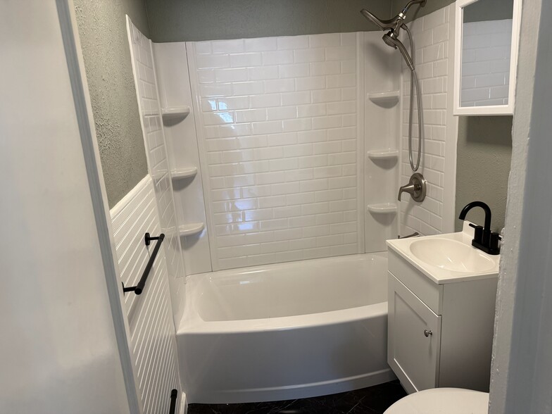 Building Photo - 1420 W Jackson St