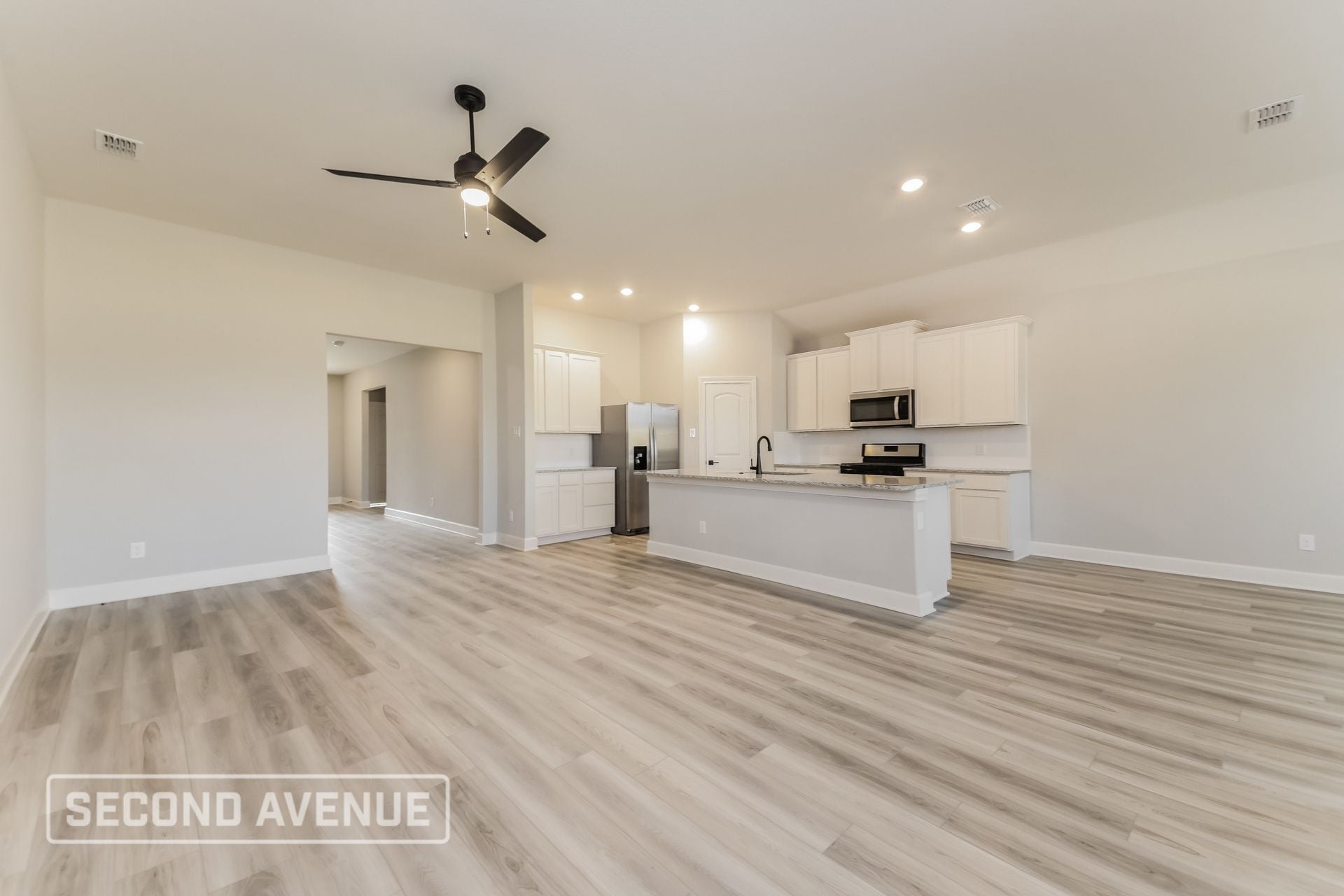 Building Photo - 2121 Meadow Dr