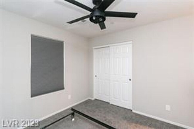 Building Photo - 3 Bedroom townhome near Henderson Hospital.  Galleria Mall, Sunset Station and many restaurants w...