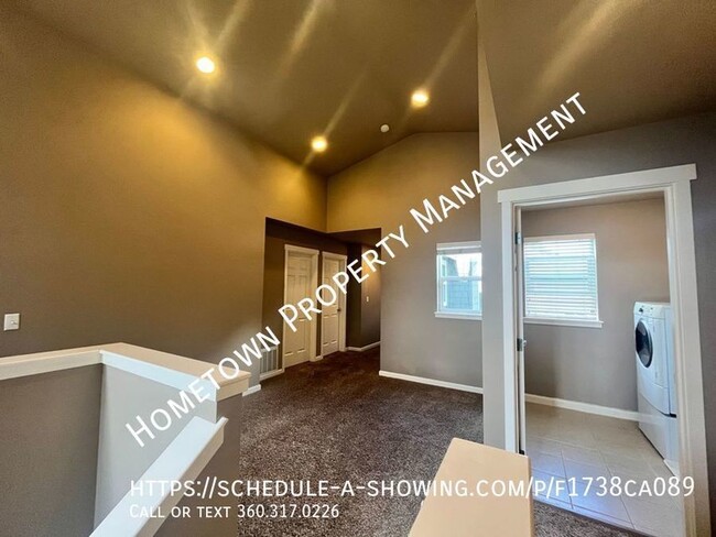 Building Photo - Large 4 Bedroom home in Horizon Pointe!