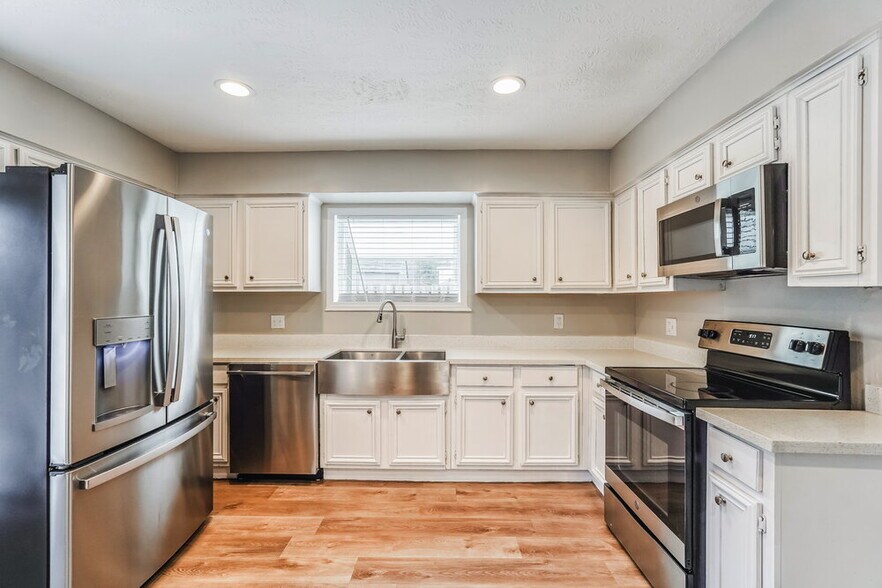 Building Photo - 8506 Deer Meadow Dr