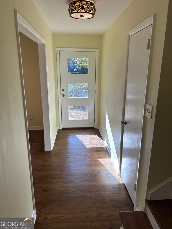 Building Photo - 116 Colonial Dr