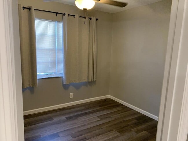 Building Photo - 1548 SE Royal Green Cir