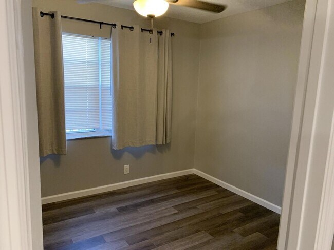 Building Photo - 1548 SE Royal Green Cir