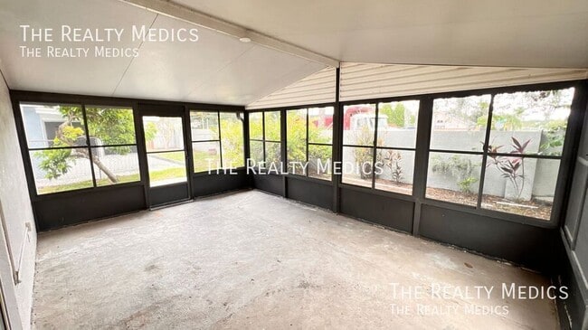 Building Photo - 8125 Golden Chickasaw Cir