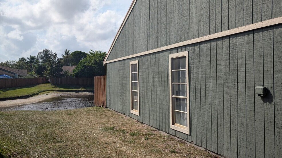 Building Photo - 4755 Orleans Ct