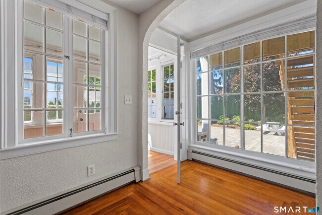 Building Photo - 6 Church St