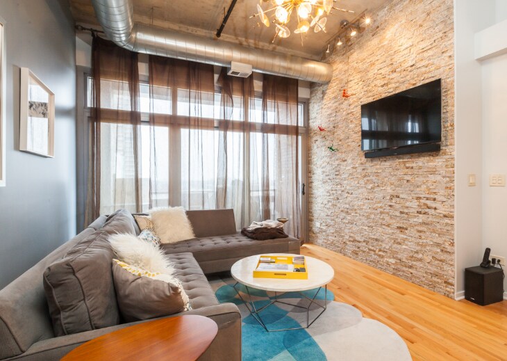 Building Photo - 933 W Van Buren St