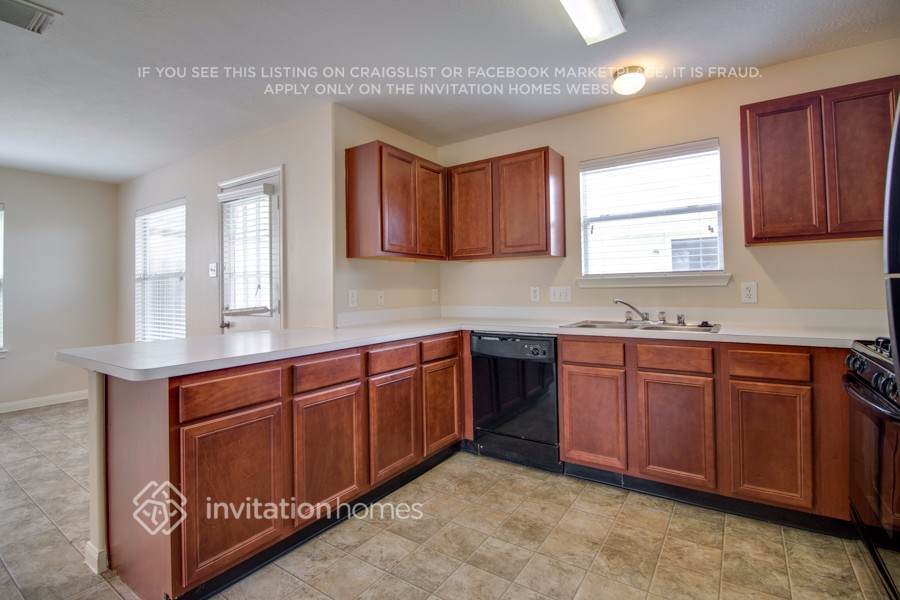 Building Photo - 6337 Mountain Pines Ln