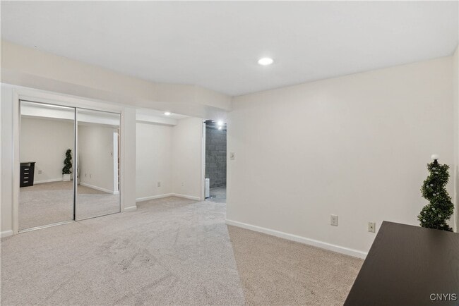 Building Photo - 104 Lookout Cir