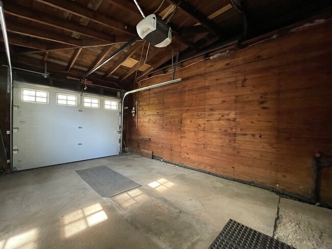 Building Photo - 17 Warren Rd