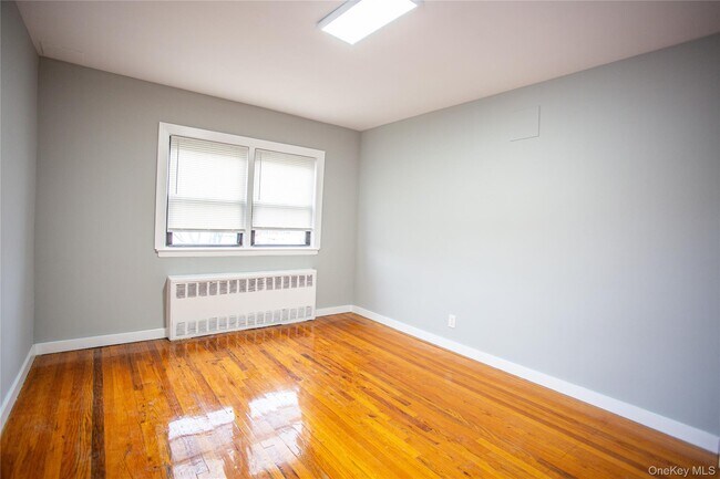 Building Photo - 470 E Broadway